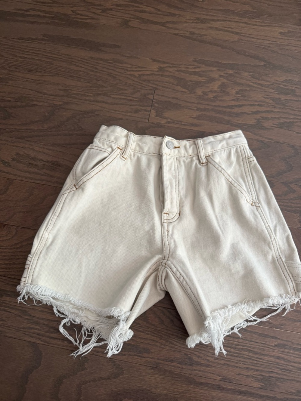 Woman’s Pacsun shorts 22(xs) Denim dad carpenter utility raw hem high rise cream